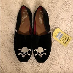 Toms velvet 💀 size 8